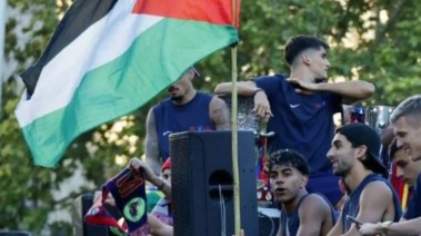 لامين يامال بعلم فلسطين