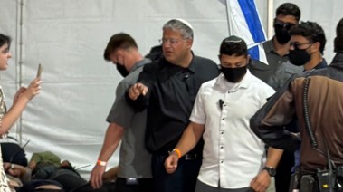 بن غفير يعتقل أفراد الأسطول
