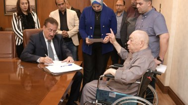 محافظ بورسعيد يلتقي بالمواطنين 