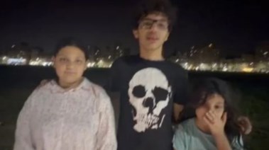أطفال يستغيثون