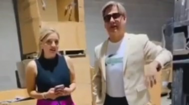 صوره السائحين من مقطع الفيديو المتداول 