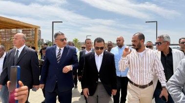 محافظ قنا يتفقد كورنيش النيل 