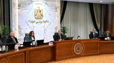 خلال اجتماع رئيس الوزراء مع مجلس المحافظين