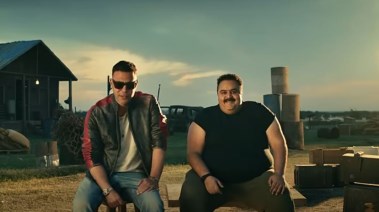 محمد إمام وشيكو من فيلم صقر وكناريا