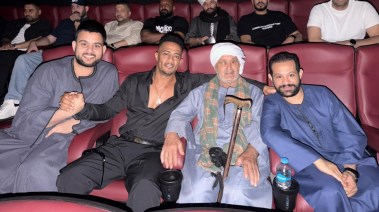 محمد رمضان مع أصحاب الجلباب الصعيدي