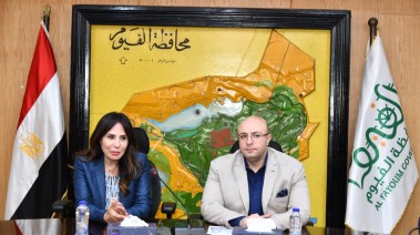لقطة محافظ الفيوم مع وزيرة الاسكان 