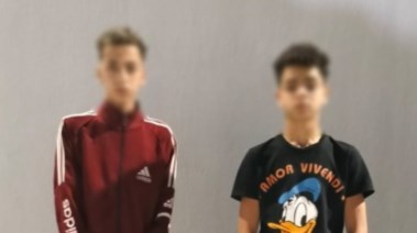 المتهمان بعد ضبطهما 