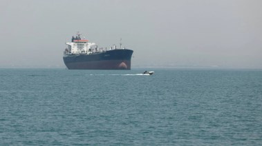 سفن تعبر مضيق هرمز