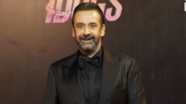 الفنان كريم عبدالعزيز