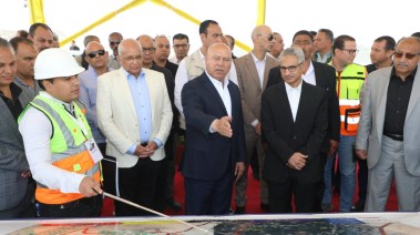 وزير النقل ومحافظ بني سويف يشهدان تشغيل المرحلة الأولى لمحور الفشن