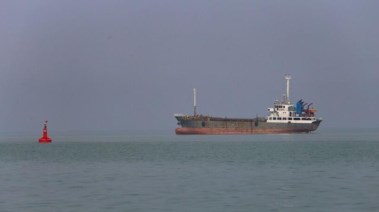 سفينة في مضيق هرمز