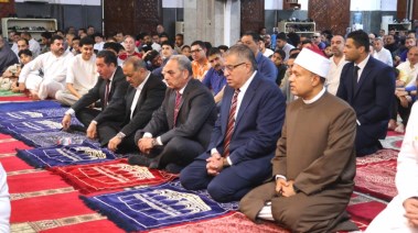 محافظ الإسماعيلية يؤدي شعائر صلاة عيد الأضحى المبارك بمجمع الشهداء الإسلامي بحي ثالث مدينة الإسماعيلية 