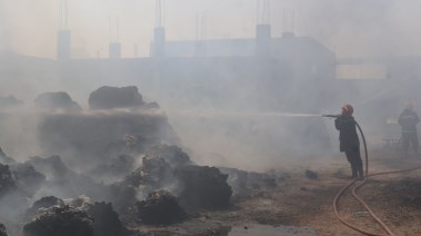  السيطرة على حريق مصنع قطن في سوهاج