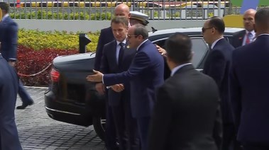 الرئيس السيسي ونظيره الفرنسي ماكرون