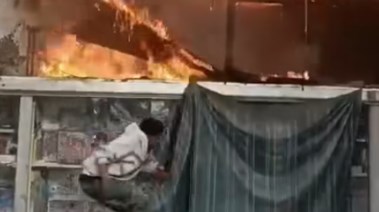 جانب من الحريق