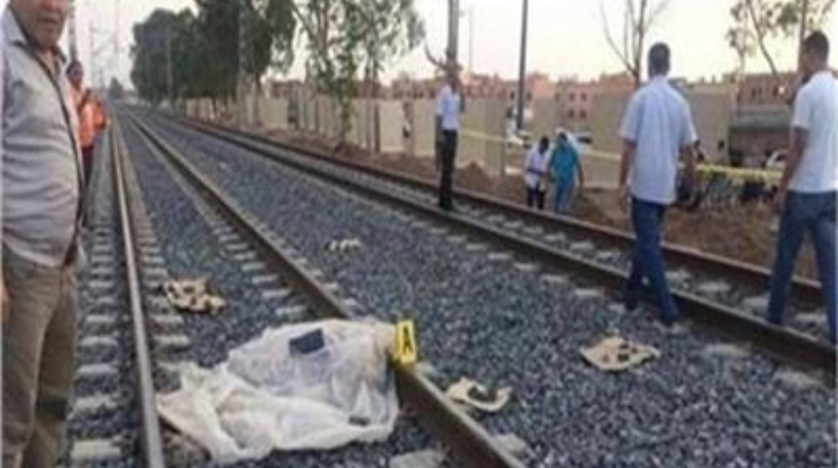 مصرع كهربائي أسفل عجلات القطار