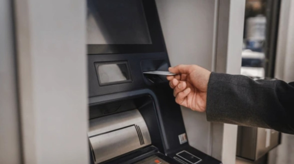 سحب من ماكينات الصراف الآلي ATM