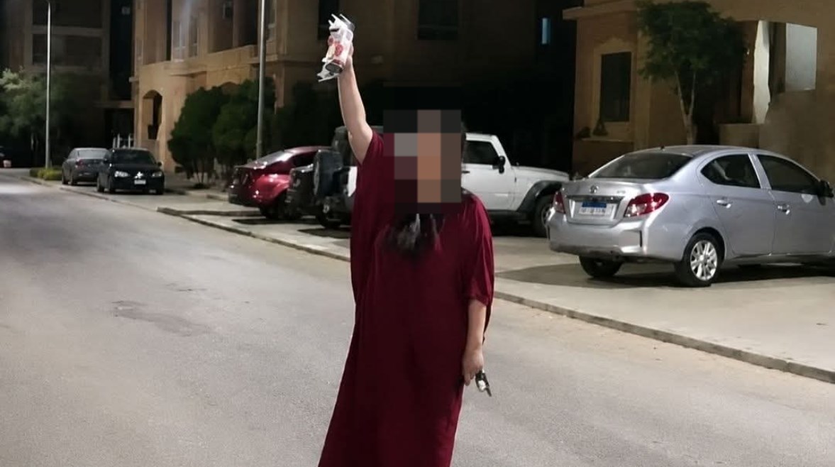 السيدة الظاهرة في الفيديو