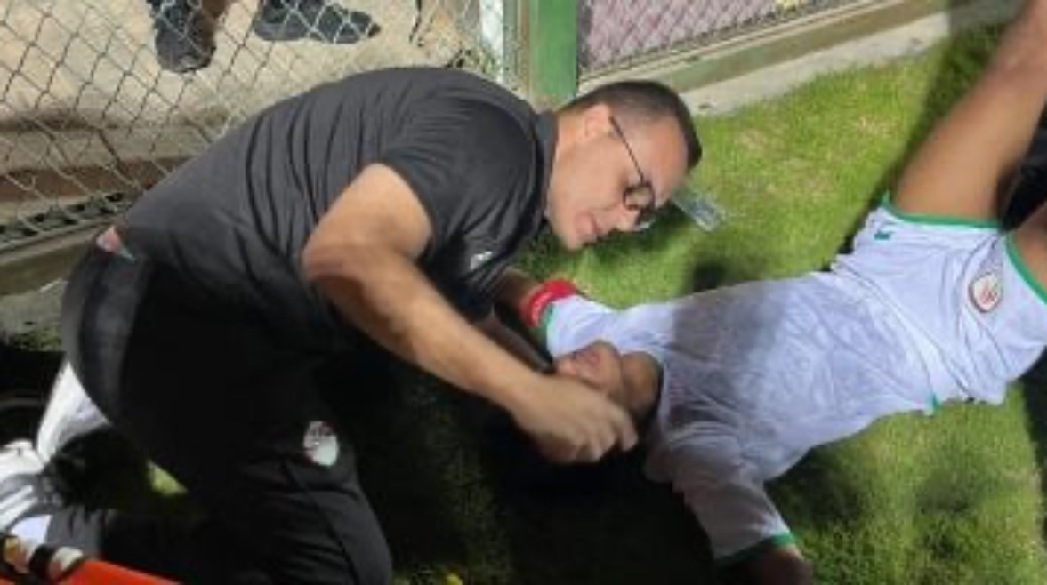 إنقاذ لاعب منتخب عمان 