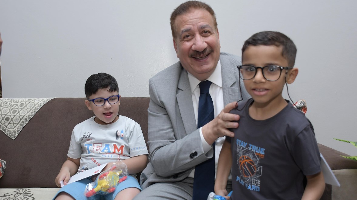 العيد مع من لا يملكون سندًا.. محافظ بورسعيد يرسم البهجة في دور الأيتام والمسنات