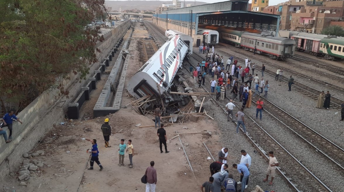  تفاصيل حادث خروج عربة قطار عن مسارها بمخازن أطلس بأسوان