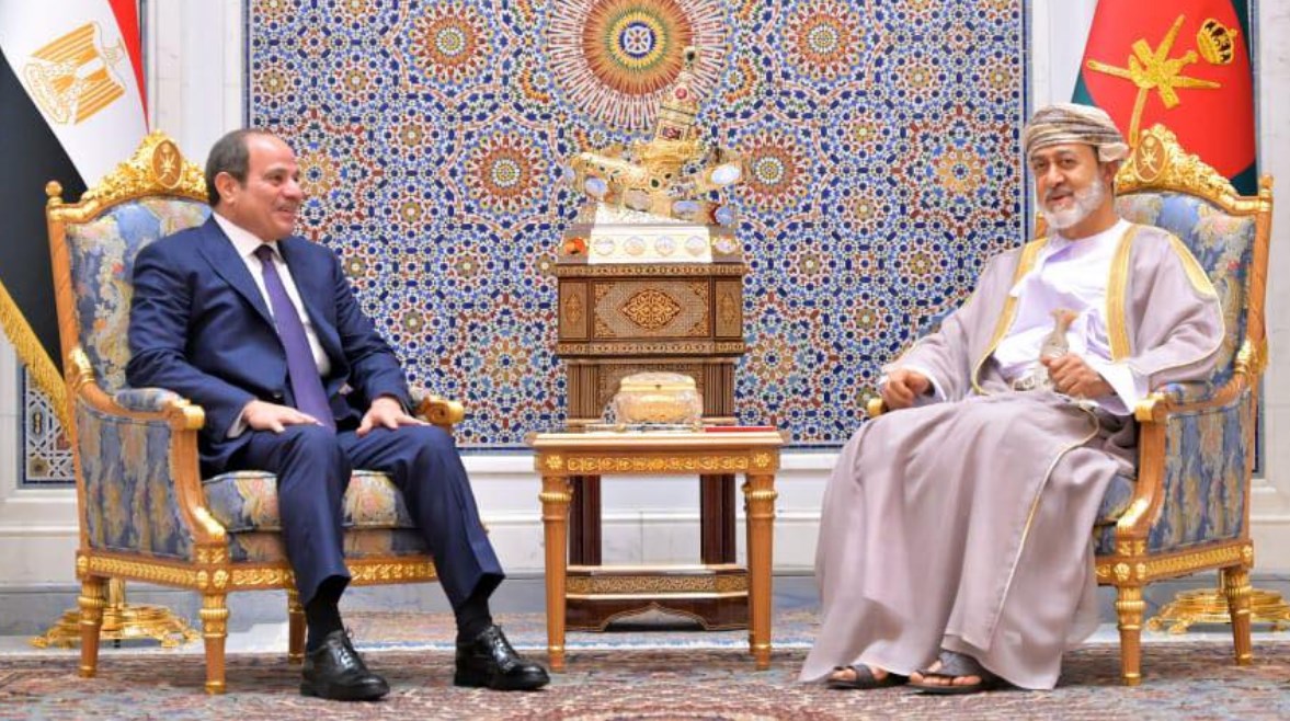 الرئيس عبدالفتاح السيسي، والسلطان هيثم بن طارق، سلطان عُمان