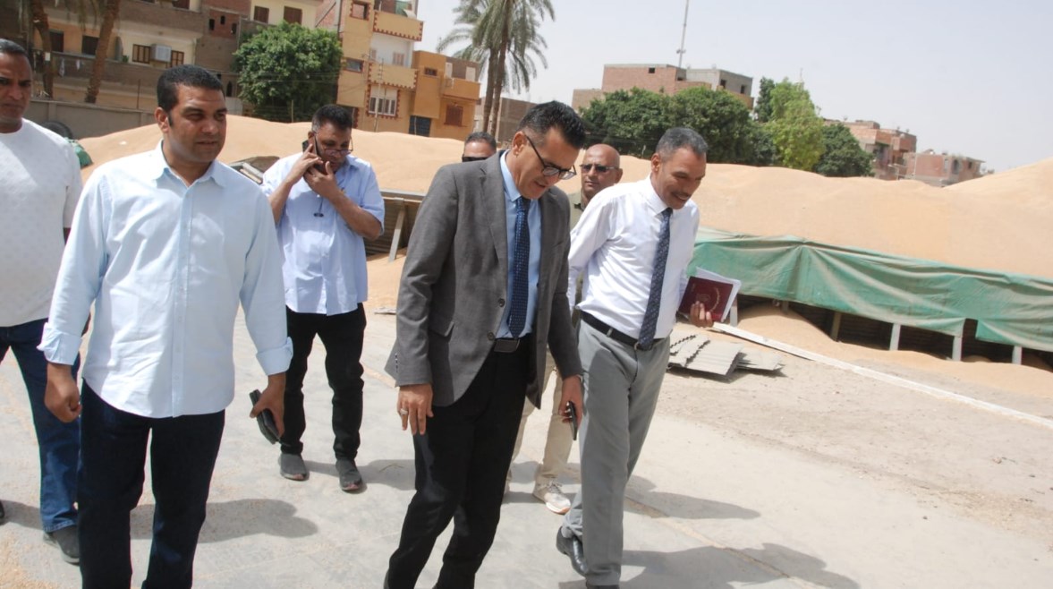 وكيل وزارة التموين المهندس عبدالرازق خلال الجولة