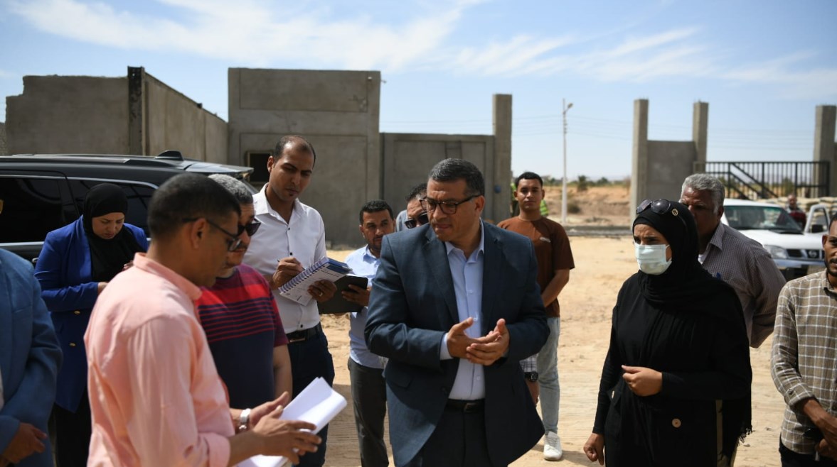 محافظ قنا يتابع شادر الأربعين