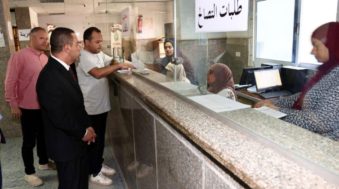 جانب من جولة المحافظ 