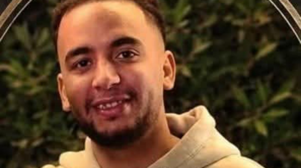 الشاب