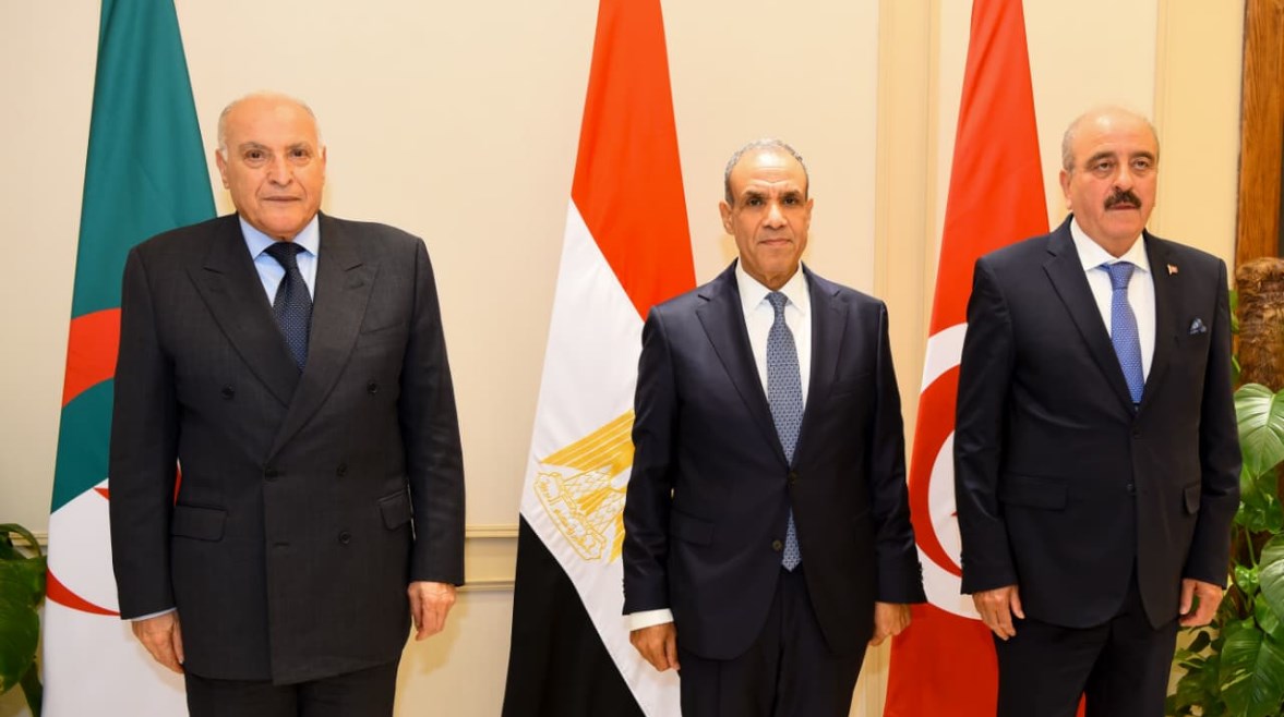 وزير الخارجية ونظيريه التونسي والجزائري