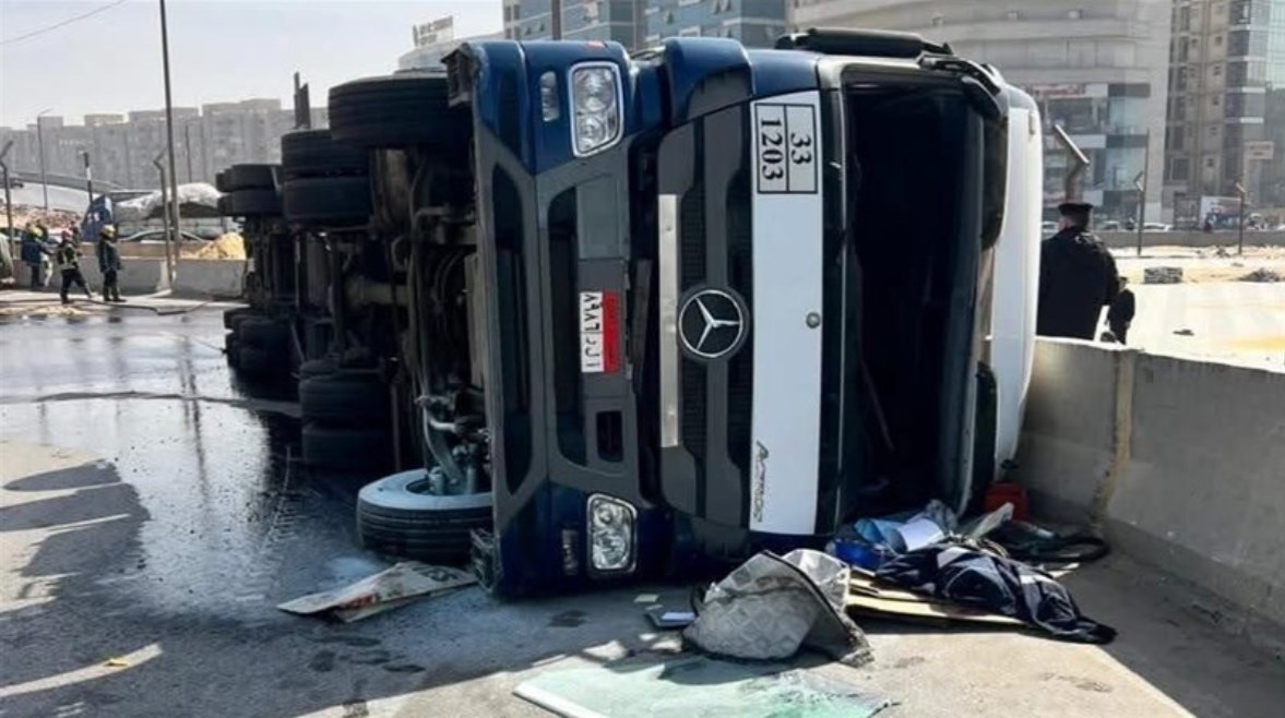 انقلاب سيارة نقل - أرشيفية