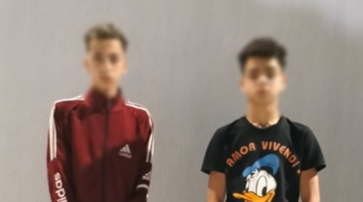 المتهمان بعد ضبطهما 