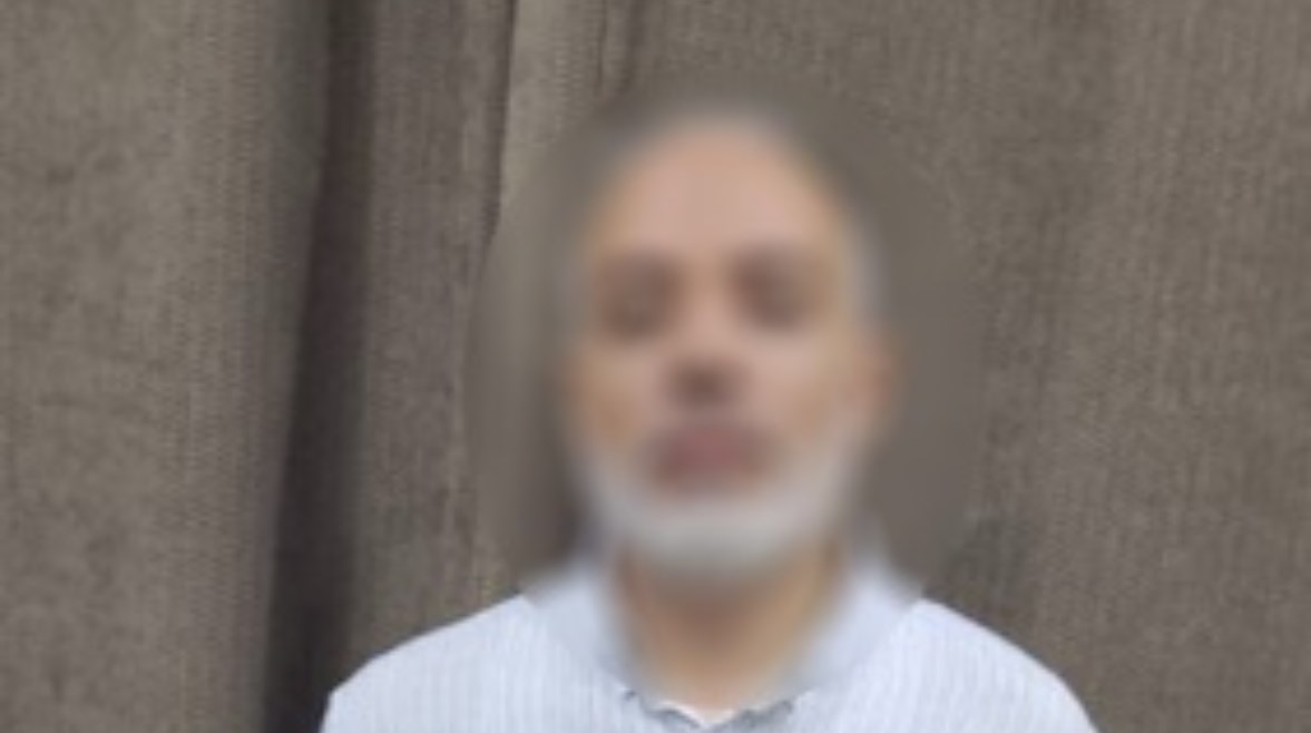 المتهم بعد ضبطه 