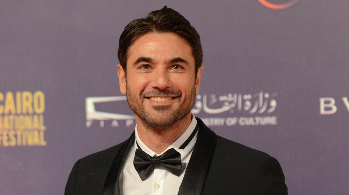 الفنان أحمد عز
