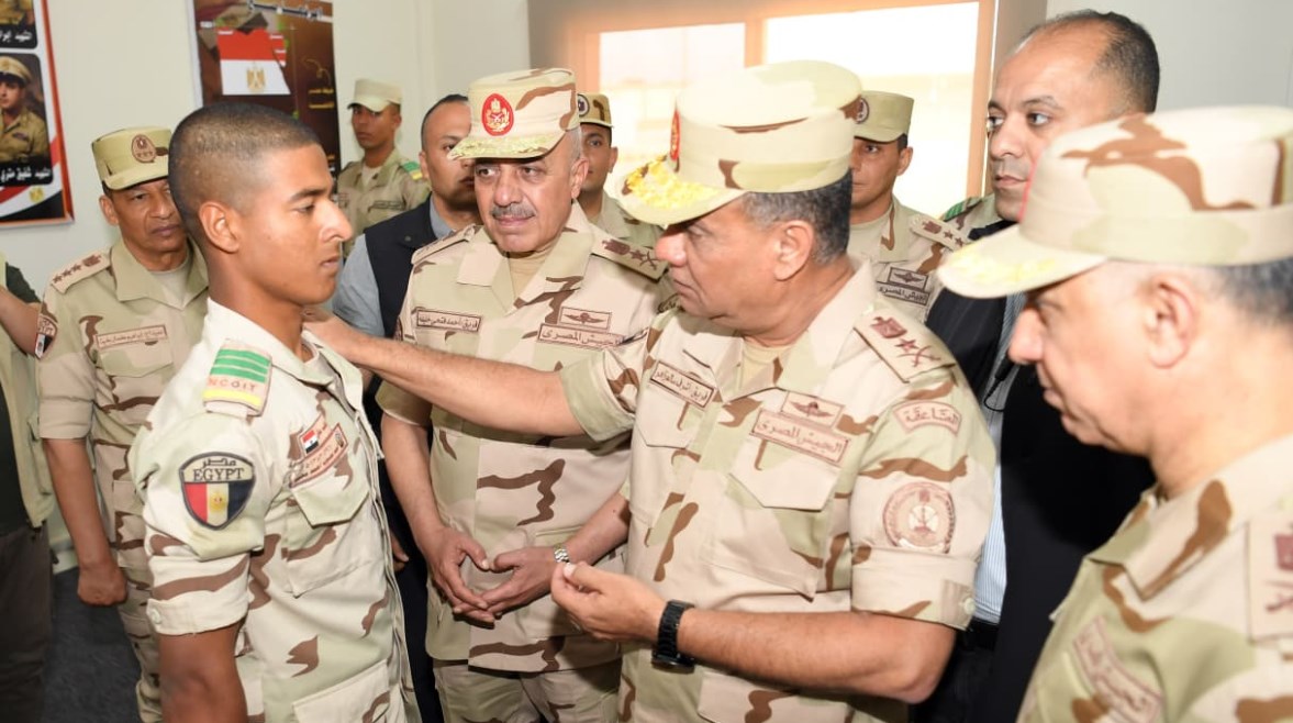 وزير الدفاع الفريق أشرف سالم زاهر 