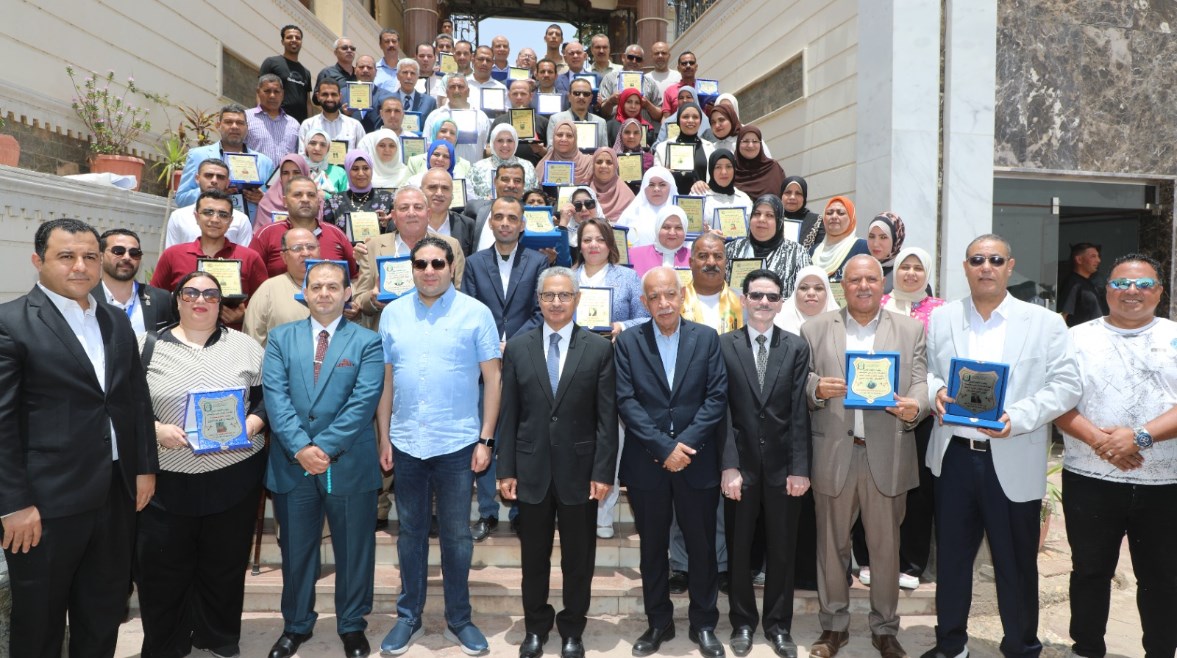 محافظ بني سويف يؤكد رعاية الدولة للعمال والاتحاد يثمن قانون العمل الجديد