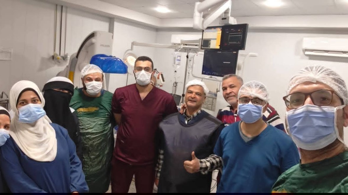 صورة للأطباء من داخل مستشفي أشمون العام 
