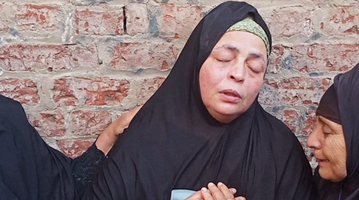 انهيار الأم على رحيل ابنتها على يد زوجها بالمنوفية 