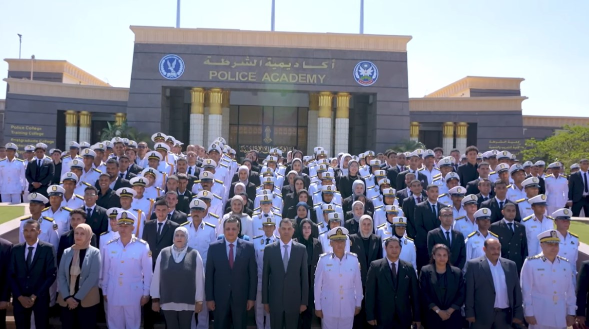 جانب من برنامج المعايشة لطلبة الجامعات داخل أكاديمية الشرطة