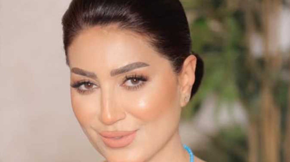 الفنانة وفاء عامر