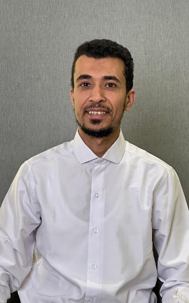 الكاتب الصحفي عبدالمجيد عبدالله