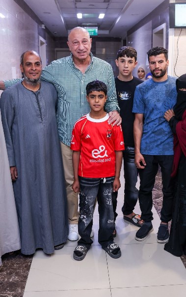 زيارة الخطيب لمشجع الأهلي