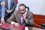 محافظ سوهاج يهنئ الأول على مستوى الشهادة الإعدادية هاتفيًا 