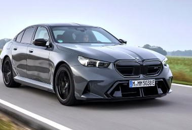 سيارة BMW M5