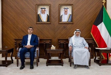  نائب وزير الخارجية الكويتي حمد سليمان وحامد حميد، القائم بالأعمال في السفارة الإيرانية