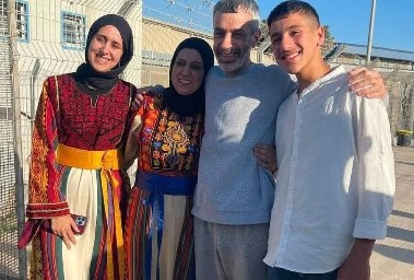 الأسير الفلسطيني وعائلته