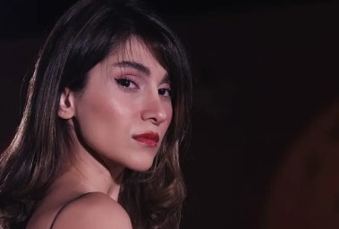 المغنية  باراستو أحمدي