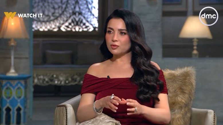 الفنانة مي عز الدين