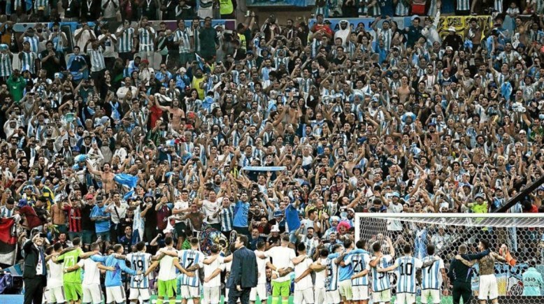جمهور الأرجنتين يغني Muchachos في كأس العالم 2022